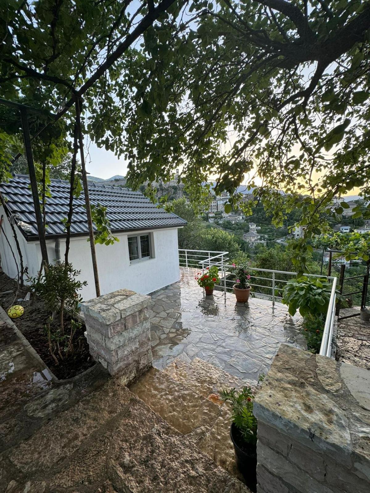 Guest House Argjiro Castle Gjirokastër Exterior foto